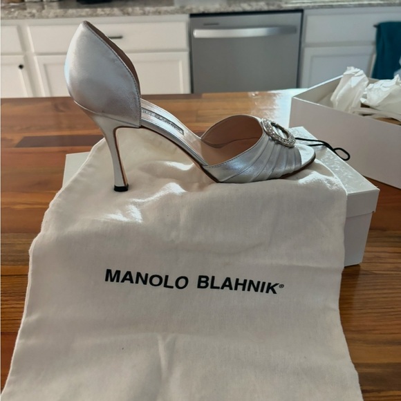 MANOLO BLAHNIK SILVER HEELS - Picture 3 of 6